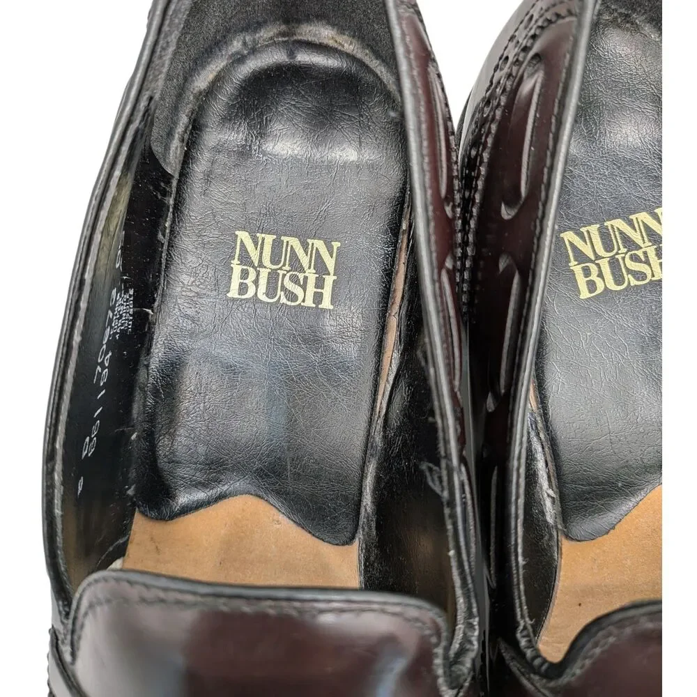 Nunn Bush kiltie tassel wingtip leather loafers in a burgundy oxblood Size 8D